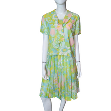 Load image into Gallery viewer, 1960&#39;s Vintage Pleated Skirt Set Size M
