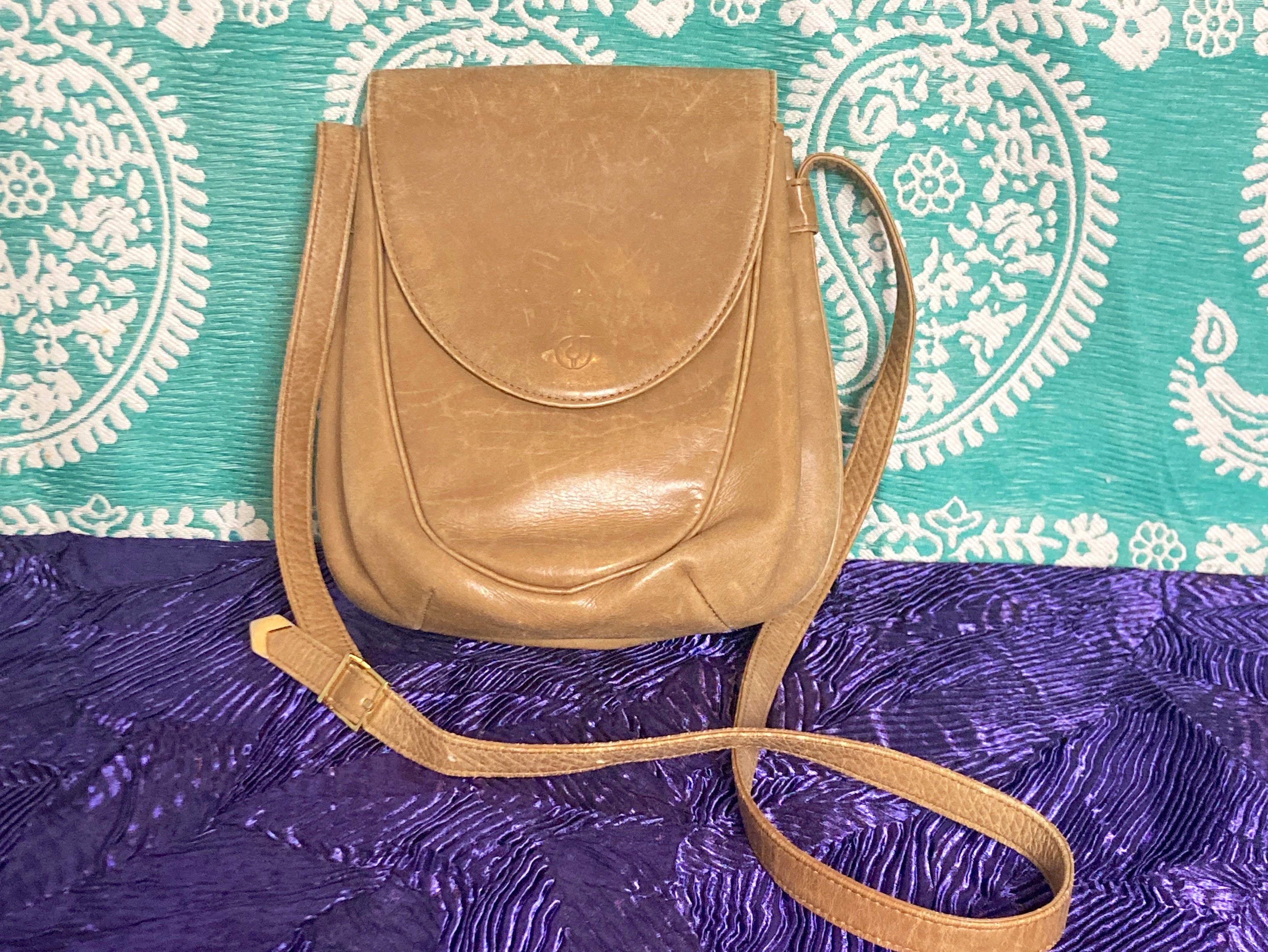 Charles Jourdan Paris beige leather crossbody bag – Moore Vintage Archive